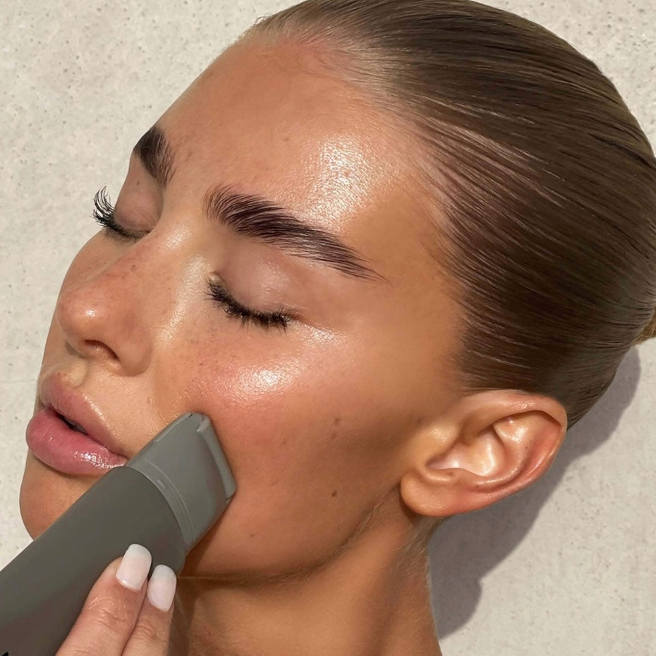 REFY - Glow and Sculpt Face Serum Primer with Niacinamide